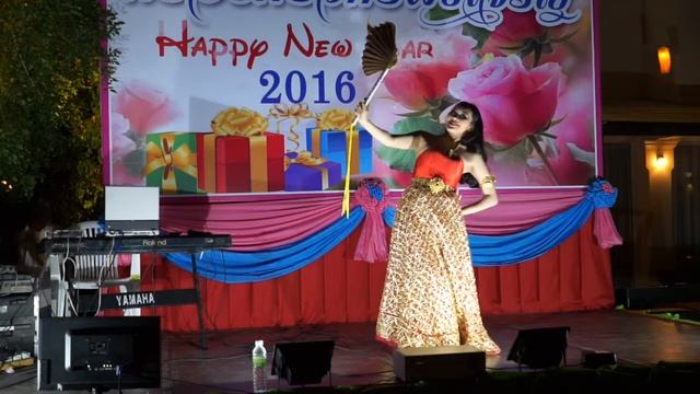 2015 - New Year Party @ Trat: Ploy & Perl Show смотреть онлайн