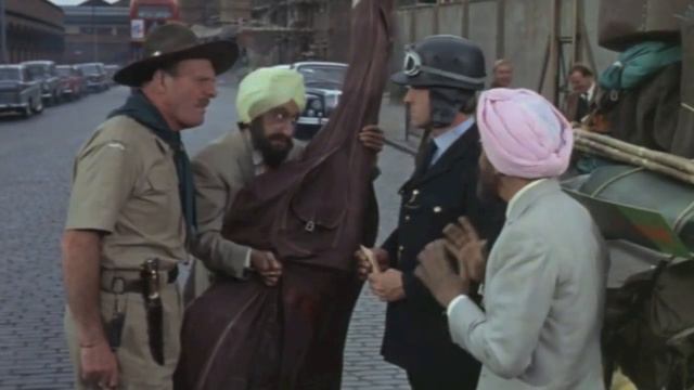 The Sandwich Man (1966) | Motorcycle Policeman (Clip 1) - Ian Hendry Michel Bentine Terry Thomas смотреть онлайн