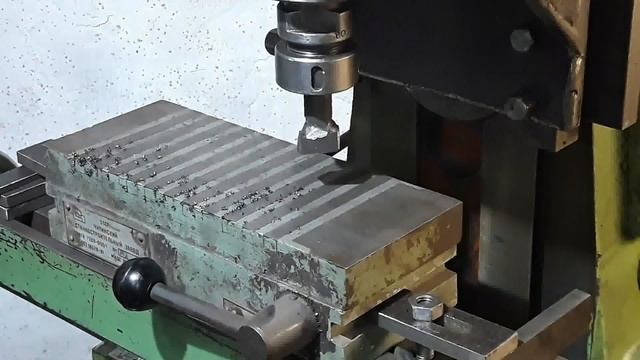 НГФ 110 Фрезеровка на магнитной плите смотреть онлайн