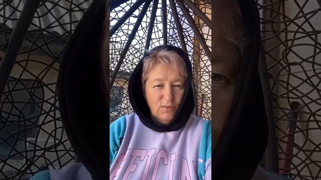 Мама Жанна пекла медовик, тісто для якого стояло тиждень. Буде смакота! смотреть онлайн