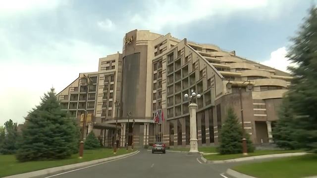 Ծառուկյան ընտանիքը հյուրընկալել էր համեղ բաղադրատոմսերով հայտնի Արուս Գալստյանին смотреть онлайн