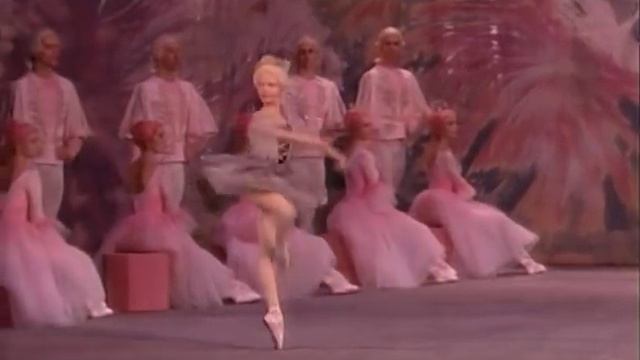 Tchaikowsky - Nutcracker Ballet: Dance of the Mirlitons - Kirov Ballet смотреть онлайн
