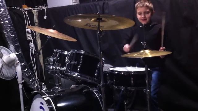 Димон -барабаны- в муз школе смотреть онлайн