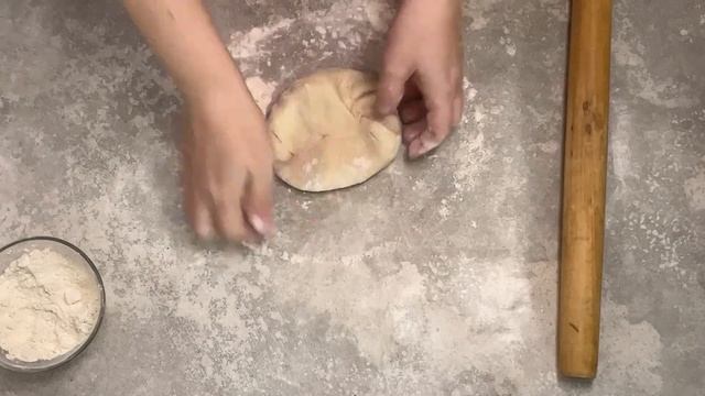 КАК ПРИГОТОВИТЬ ТЕСТО ДЛЯ ПЕЛЬМЕНЕЙ БЕЗ ЯИЦ? Простое, вкусное, домашнее, заварное, на кипятке смотреть онлайн