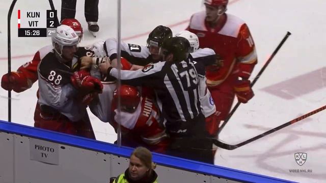 Гарет Хант (Куньлунь) не смог добраться до своего оппонента чтобы наказать его … смотреть онлайн