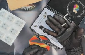 Видео инструкция по использованию пистолета для прокола ушей Janex