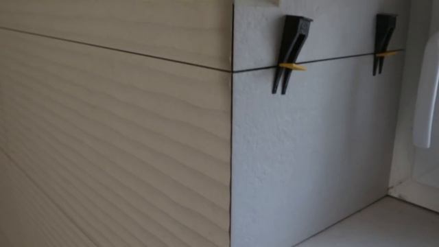 Подготовка и укладка настенной плитки в ванной комнате часть 1 смотреть онлайн