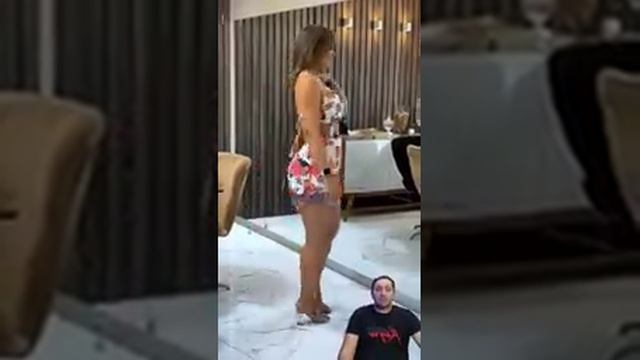This_Beautiful_girl_looks_stunning_in_this_dress__shorts смотреть онлайн