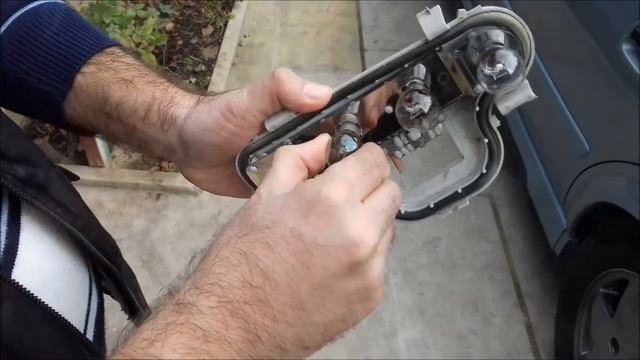 OPEL Astra. Замена лампочек на фарах заднего хода.