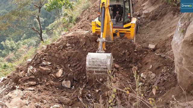 Clearing Landslide-JCB Backhoe Loader-Opening the Hilly Narrow Track смотреть онлайн