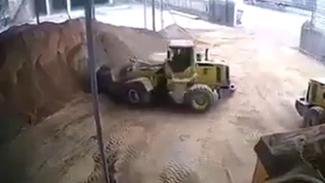 اغتصاب مهندسه في موقع العمل ? смотреть онлайн