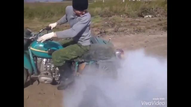 Мотоцикл Урал прогрев резины до дыма смотреть онлайн