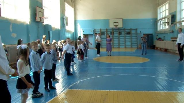 Вольногорск 2021. Лицей №3. 1 звонок. 11 кл. смотреть онлайн