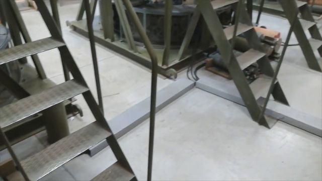 Студенты кафедры КГМ ЮУрГУ знакомятся с бронетанковой техникой в Военном Учебном Центре смотреть онлайн
