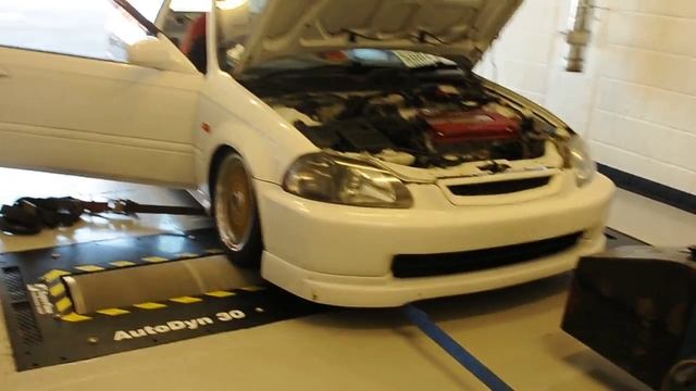 Honda Civic, B18C with buddyclub spec II. Rolling road run 1. смотреть онлайн