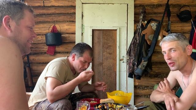 УБЕГАЛ ПО РЕКЕ ОТ МЕДВЕДЯ!!! Рыбалка на реке ЧУНА 2020 (трейлер) смотреть онлайн