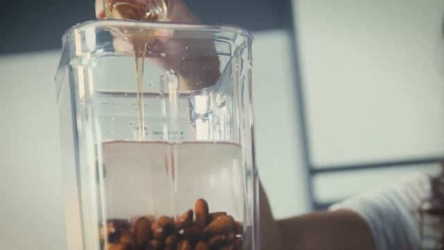 KitchenAid Almond Milk with 5KSB8270 смотреть онлайн