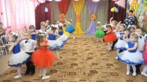 Танец: "Хвостики, как бабочки"