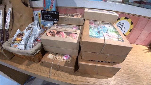 ДЬЮТИ ФРИ АЭРОПОРТА СОЧИ, РАЗЛИЧНЫЕ БРЕНДОВЫЕ МЕДА И ФЕРМЕРСКИЕ ПРОДУКТЫ смотреть онлайн