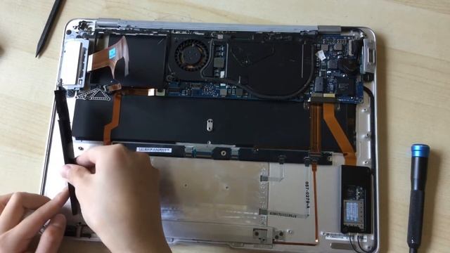 How To Replace The Ports On Late 2008 MacBook Air смотреть онлайн