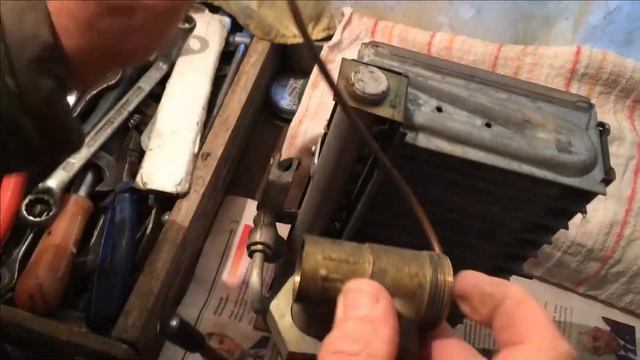 Почему тухнет газовая колонка. Достаем магнитный клапан и термопару смотреть онлайн