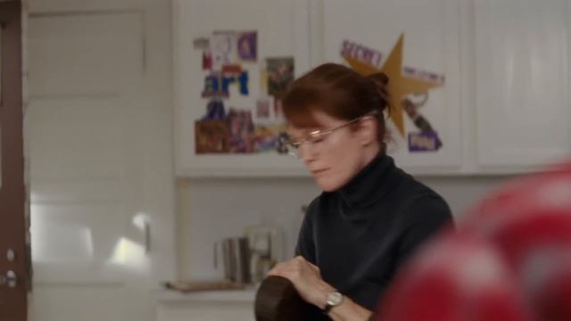 Учитель английского / English Teacher (2012) / Джулианна Мур в драмеди от автора «Бруклин 9-9»