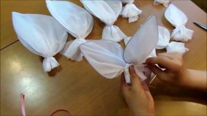 Большие цветы из ткани для свадебного декора