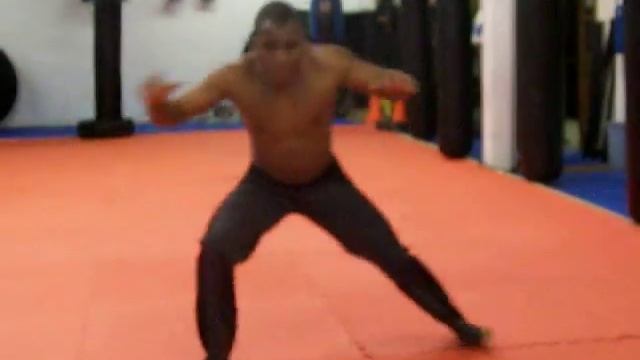 Capoeira - Ginga: Fundamental Basic Capoeira Move смотреть онлайн