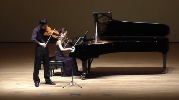 T.Takemitsu : "A Bird came down the Walk" for Viola and Piano / Ryo Oshima