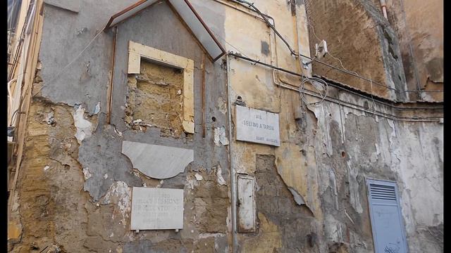 Salita Tarsia dalla Cesarea a Piazza Dante Escursione antropologica di Antonio Tortora смотреть онлайн