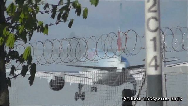 Spotting at London Heathrow Airport | 17th April 2016 смотреть онлайн