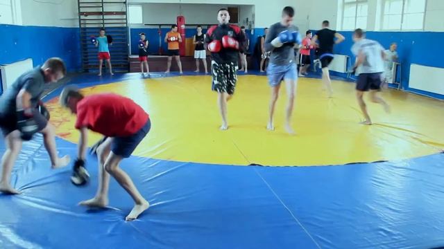 Як тренуються виноградівські кікбоксери смотреть онлайн