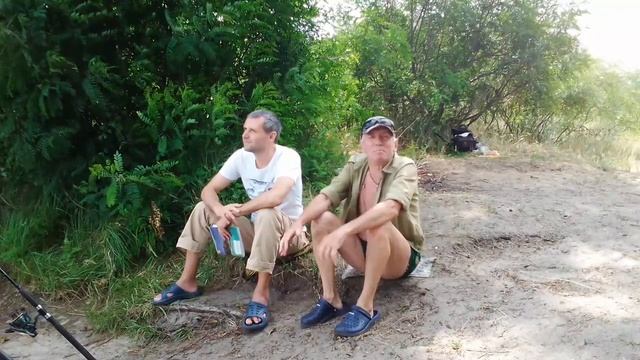 Рыбалка на реке Днепр. Ловля в заброд. смотреть онлайн