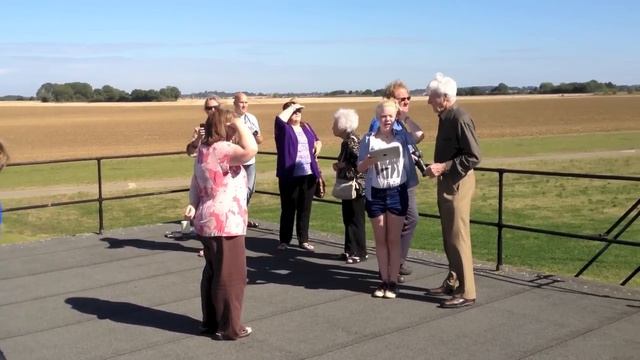 Barnie Nolan, 487th Bomb Group Verteran returns to Station 137, Lavenham смотреть онлайн