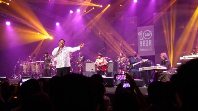 EARTH WIND AND FIRE EXPERIENCE LIVE JAVA JAZZ 2014 - AFTER THE LOVE HAS GONE (HD) смотреть онлайн