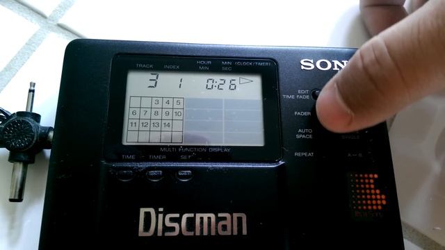 Sony D-35 Discman portable CD player смотреть онлайн