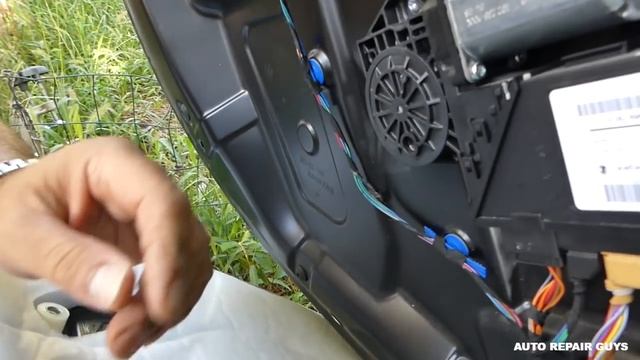 HOW TO REMOVE AND REPLACE FRONT DOOR COMPUTER MODULE ON VW TOUAREG смотреть онлайн