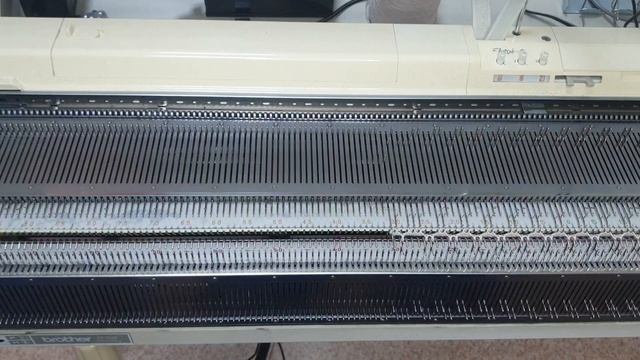 Палантин на вязальной машине . Инстаграм @angry_pelmenator смотреть онлайн