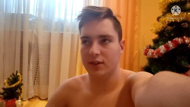 Я тут сижу на ковре и занимаюсь спортом или прессом - завтра год 2021 заканчивается. смотреть онлайн