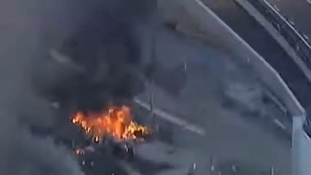 видео последствий падения самолета на торговый центр в Мельбурне смотреть онлайн
