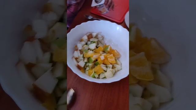 Фруктовый салат от внучек