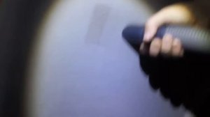 Чистка потолка пылесосом.