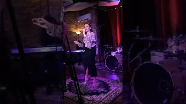 Hannah Delisha nyanyi live lagu terbarunya Esok Masih Ada смотреть онлайн