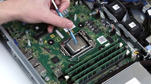 PowerEdge R220: Remove and install processor and heatsink смотреть онлайн