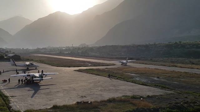 What happened at Jomsom airport? смотреть онлайн