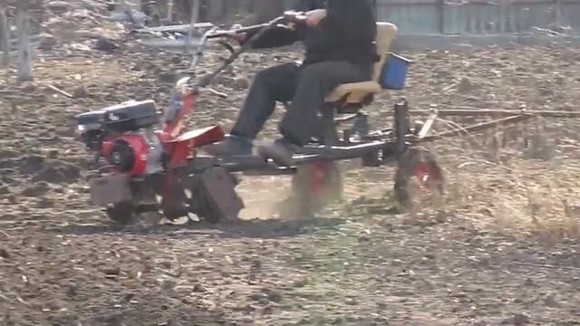 Мотоблок+самодельный адаптер-весеннее боронование смотреть онлайн