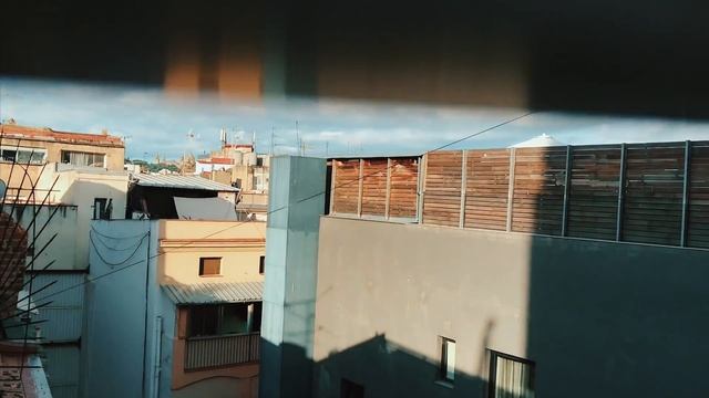 Русские в Барселоне / Блошиный рынок / Первый раз в хостеле / Спинер батл смотреть онлайн