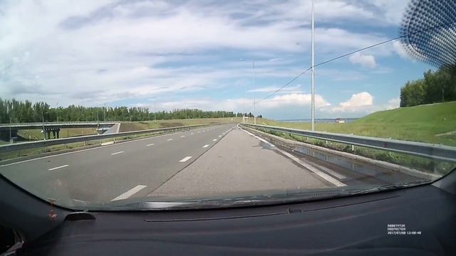 На въезде на новый мост со стороны севера, с улицы юности, какие то подростки обкидывают камнями смотреть онлайн