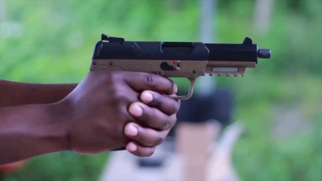 10 САМЫХ ЛУЧШИХ ПИСТОЛЕТОВ В МИРЕ смотреть онлайн