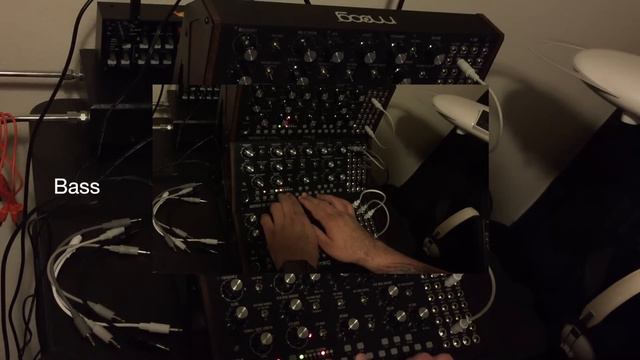 Moog Mother-32 (x3) - Tribute to Seb's Mos-Lab Demo смотреть онлайн